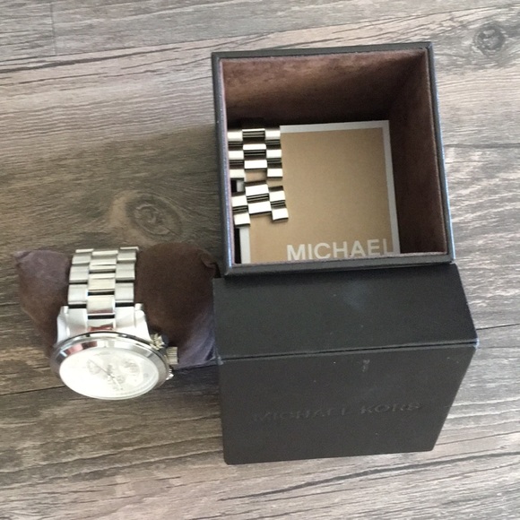 Michael Kors silver oversized watch - Picture 2 of 8